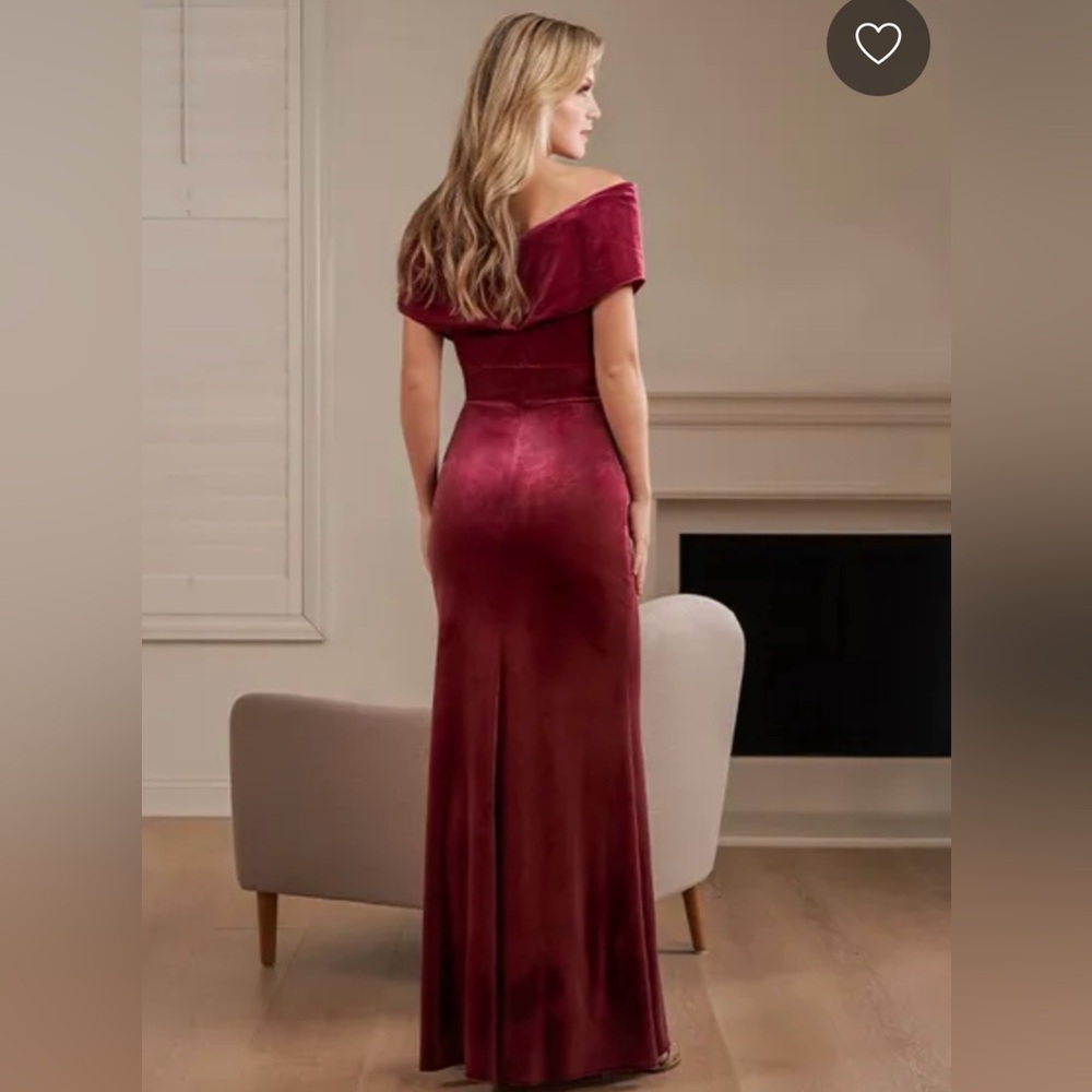 š„B2 Jasmine Off The Shoulder Luxe Velvet Fit & Flare Maxi Gown Women Size 2 - Picture 7 of 16